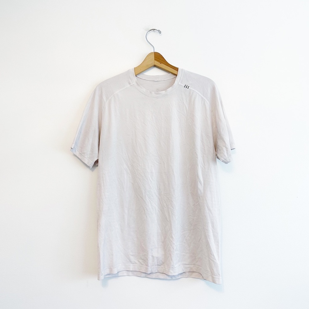 LULULEMON mens short sleeve T-shirt